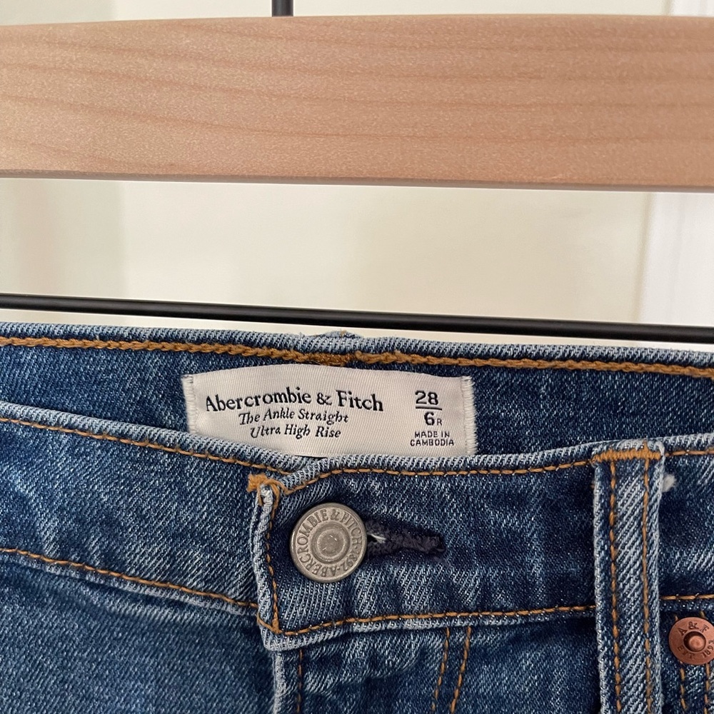 Abercrombie & Fitch Ankle Straight Ultra High Rise Jeans